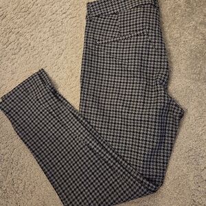 Old Navy Black and Gray Houndstooth Pixie Skinny Pants